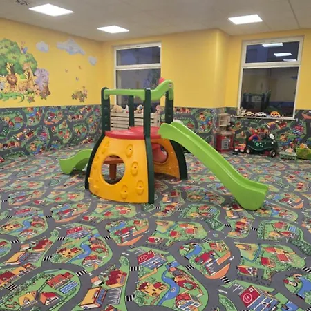 Airport & Stadion Premium 24h דירה *