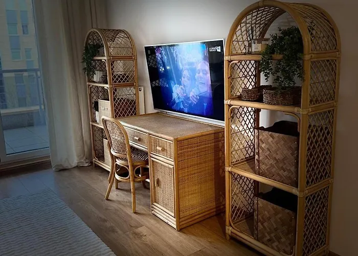 Airport & Stadion Premium 24h דירה