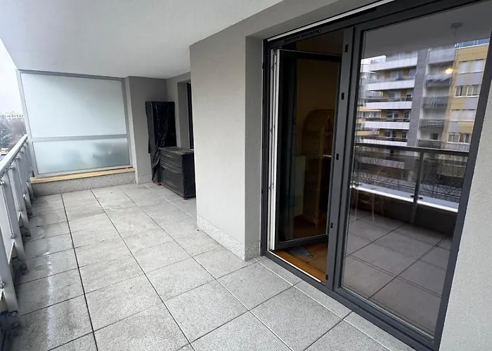 Airport & Stadion Premium 24h פוזנן