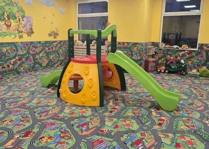 Airport & Stadion Premium 24h דירה *