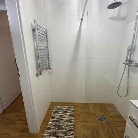 Lotnisko & Stadion Premium 24h Апартаменти *