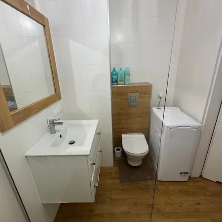 Lotnisko & Stadion Premium 24h Познань